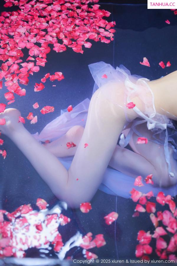   [XiuRen]高清写真图 2025.01.17 No.9778 桃妖夭 浴池美腿第62张图片